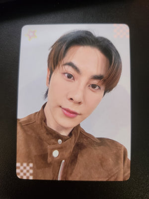 Earth & Mix Collectible Selfie Random Card